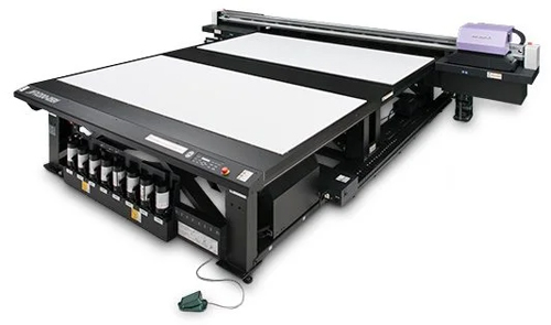 Mimaki JFX200-2531 egyszerre két felületet is nyomtathat