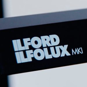 ILFORD ILFOLUX kompakt színellenőrző lámpa, ILFORD fényképezőgéppel