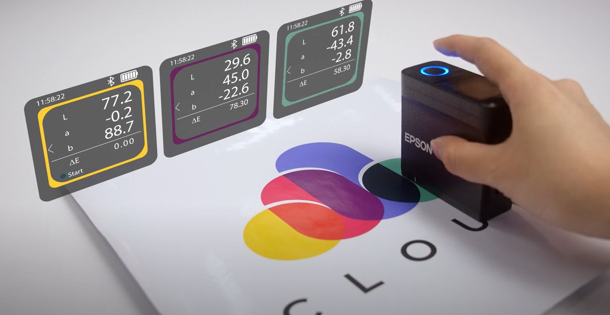 epson sd-10spectrométer színmérés közben, a mobil applikációra küldi az eredményeket